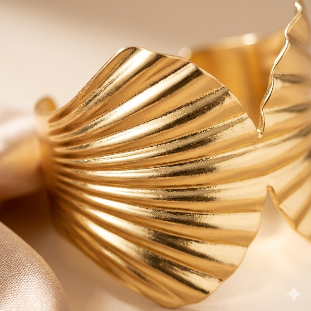 Shell Gold Cuff Bracelet – Sculpted Statement Luxe — alternate view